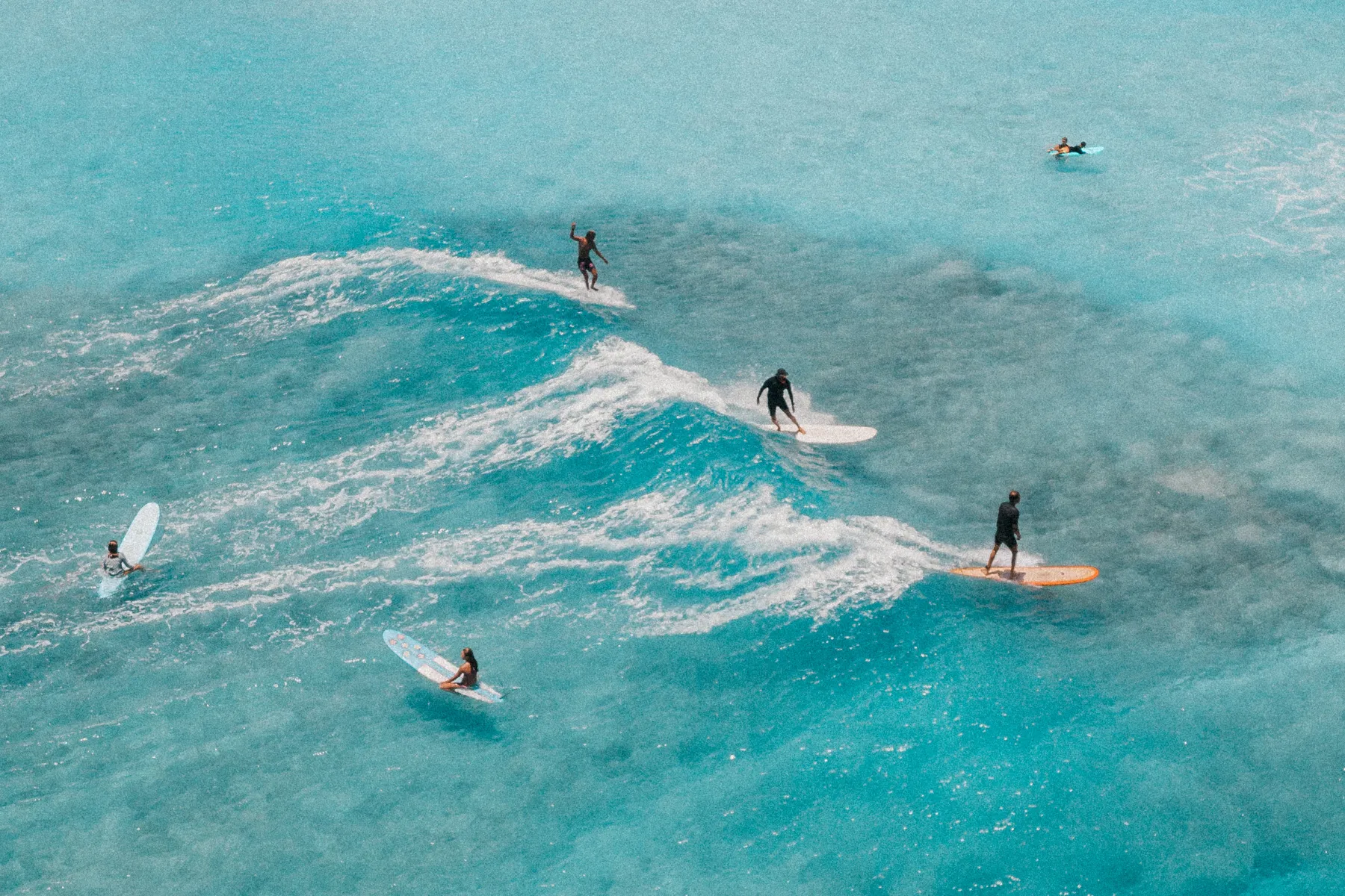 Top 3 des spots de surf au Maroc à tester absolument avec tes potes étudiants 